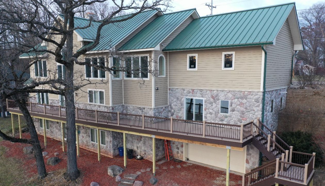 Trex Rope Swing decking and Vintage Lantern rails