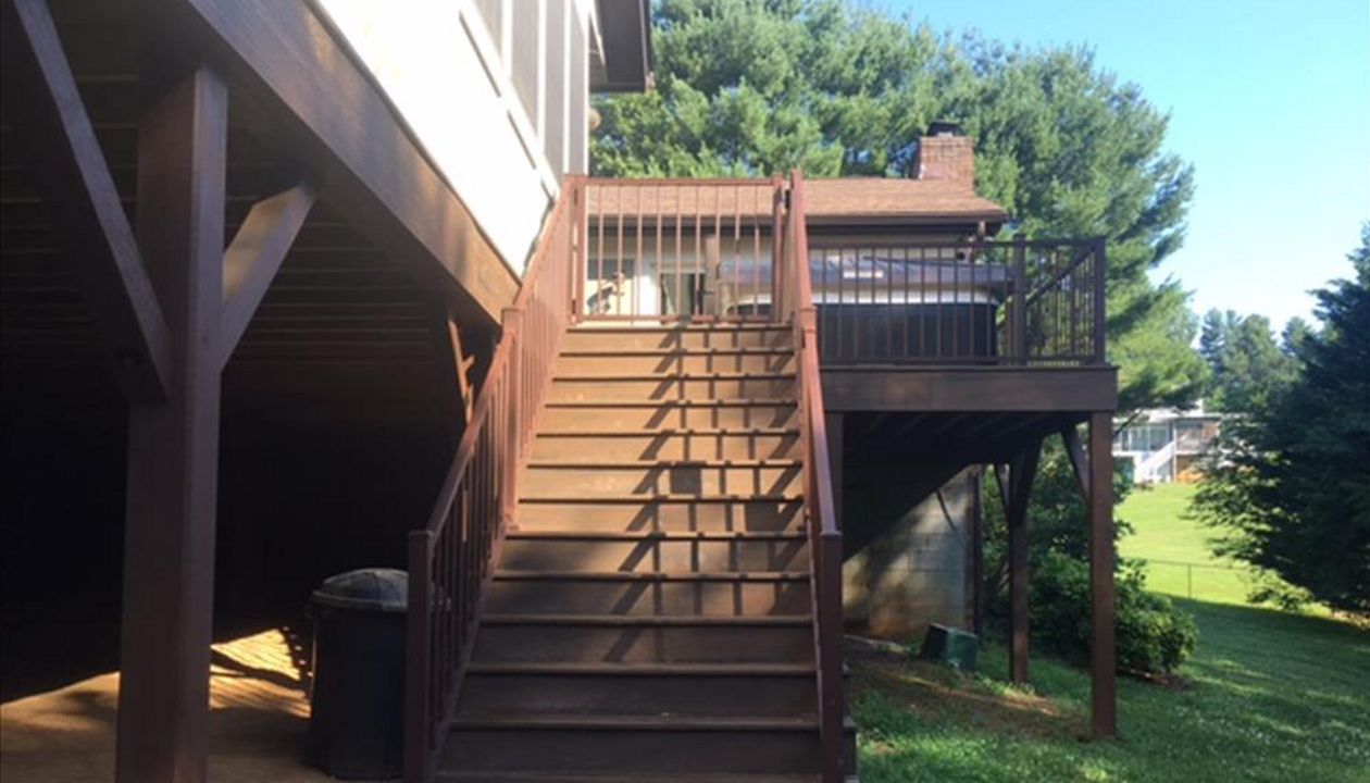 Trex Transcend Spiced Rum fascia keeps beautiful & safe for the rises on these stairs.