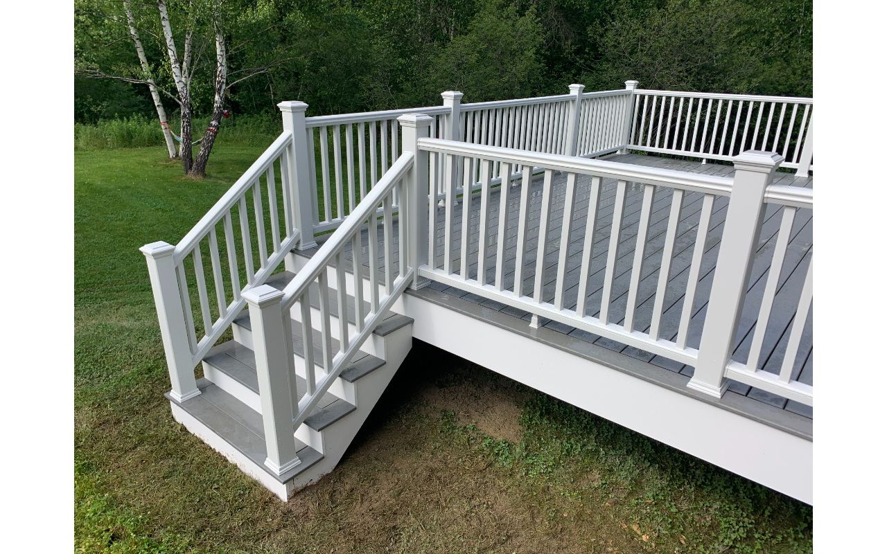 Pebble Grey decking, Transcend Classic White railing