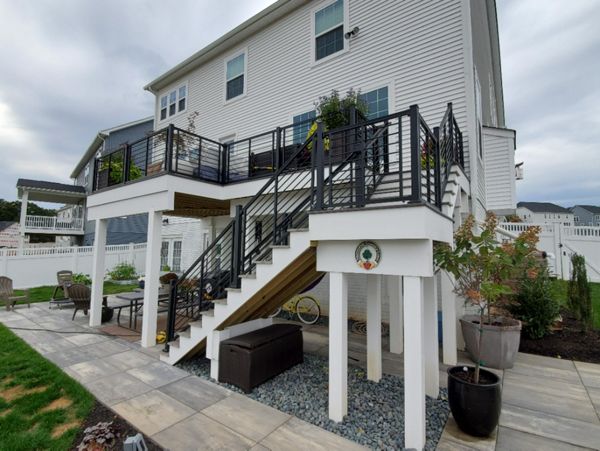 Trex Horizontal Rod Rail in the color Black