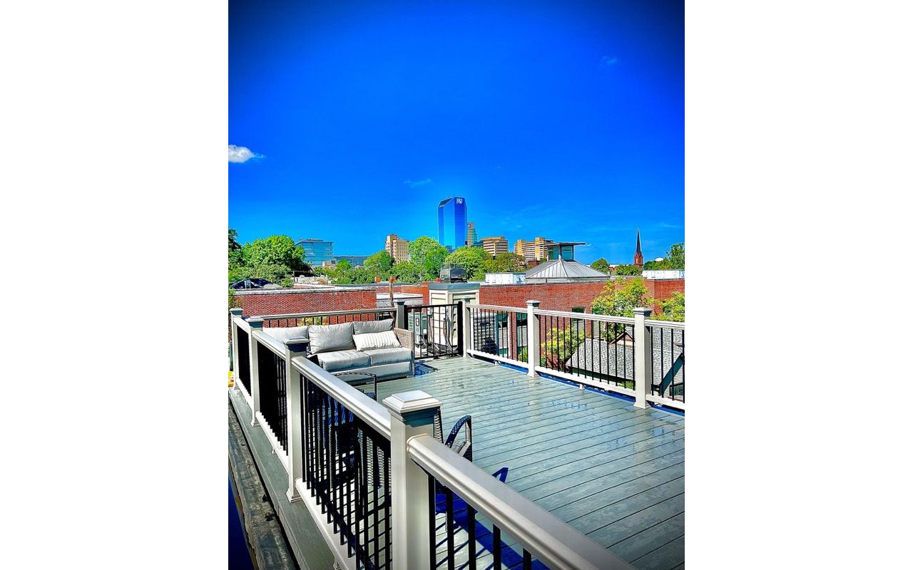 Clam shell with Gravel Path railing