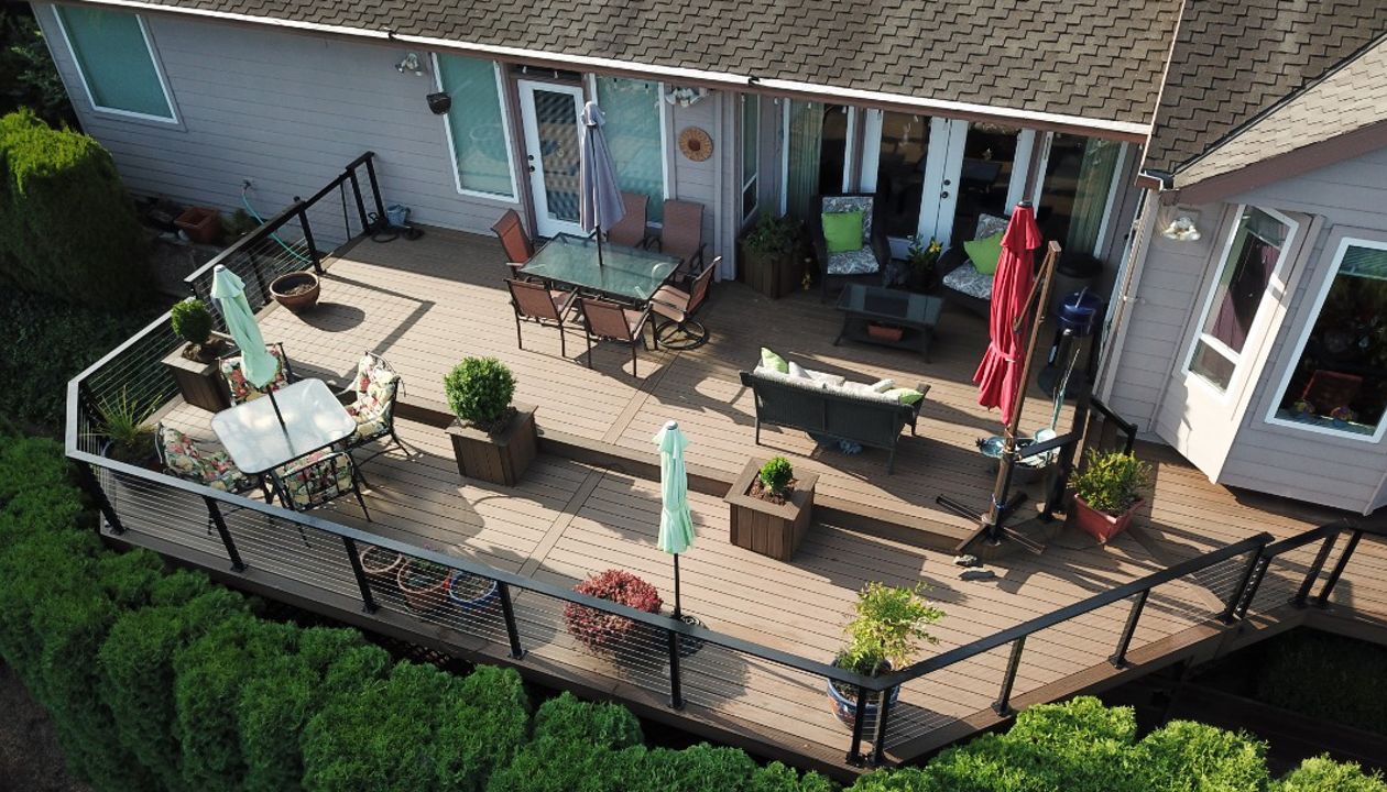 Trex Toasted Sand with Spiced Rum boarders, matching Trex planters