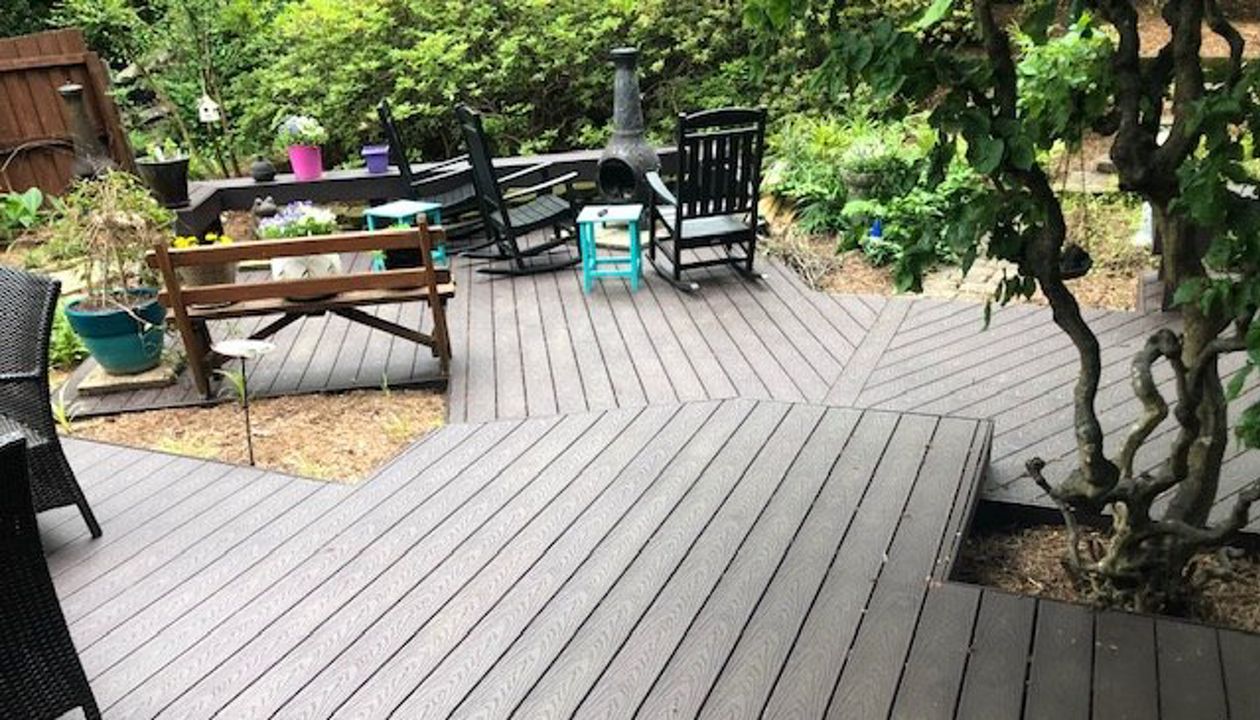 The large lower deck winds its way around trees, shrubs & landscaping in a gorgeous way