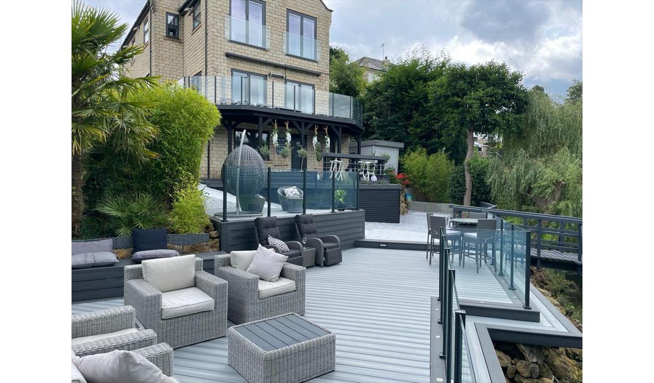 TREX Enhance Naturals Foggy Wharf Decking with TREX Enhance Naturals Calm Water Borders completed in Aberford Leeds