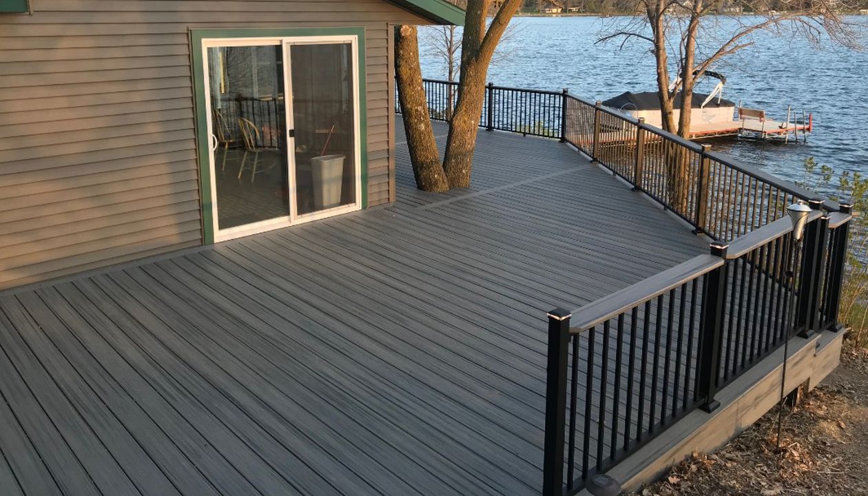Maple Plain Trex Island Mist Decking with Signature Rail and LED Post Cap Lights