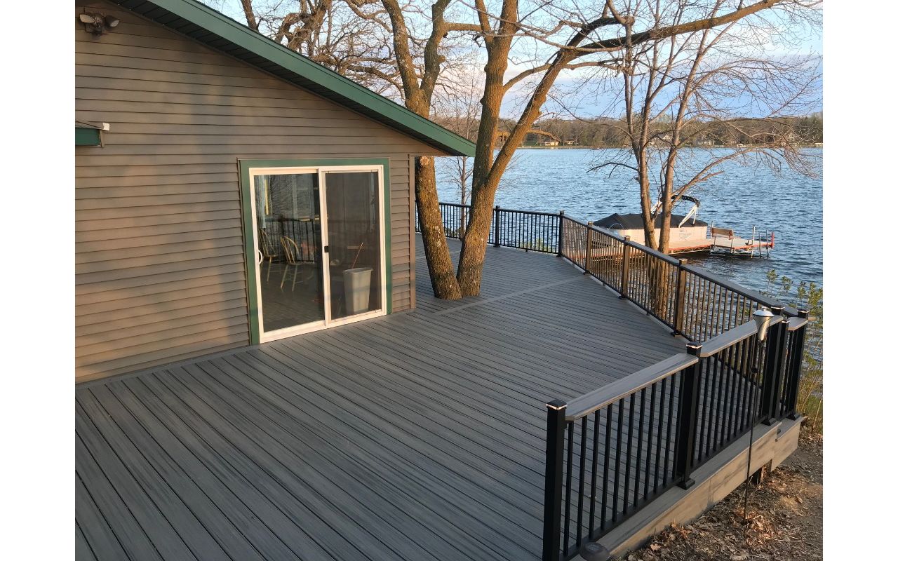Maple Plain Trex Island Mist Decking with Signature Rail and LED Post Cap Lights