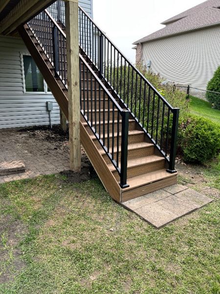 Trex Transcends composite decking, Havana Gold, picture frame, Trex Signature aluminum railing, Rochester area