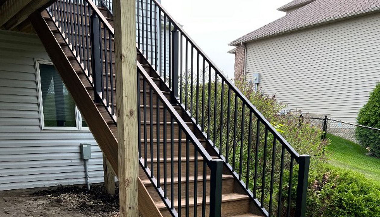 Trex Transcends composite decking, Havana Gold, picture frame, Trex Signature aluminum railing, Rochester area