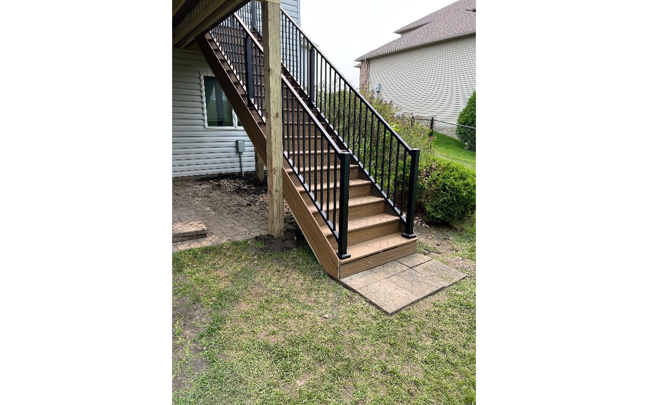 Trex Transcends composite decking, Havana Gold, picture frame, Trex Signature aluminum railing, Rochester area