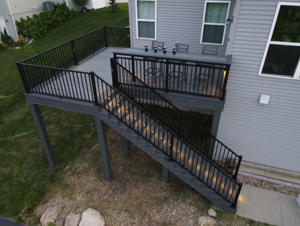 Trex Transcend Island Mist with Clam Shell border and fascia, custom bar top with Trex furniture