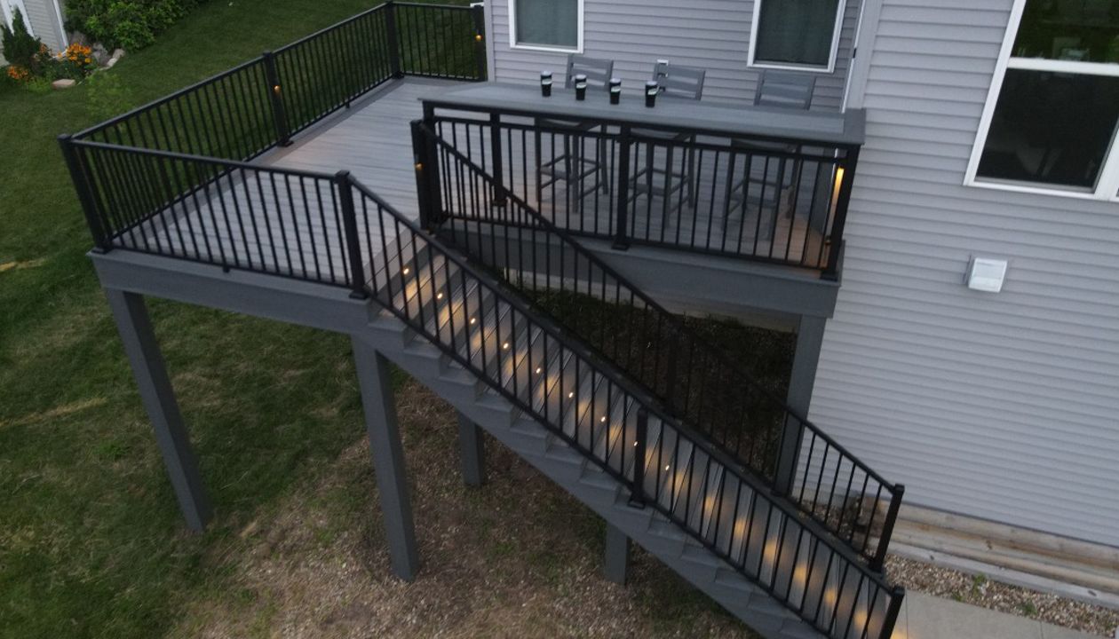 Trex Transcend Island Mist with Clam Shell border and fascia, custom bar top with Trex furniture