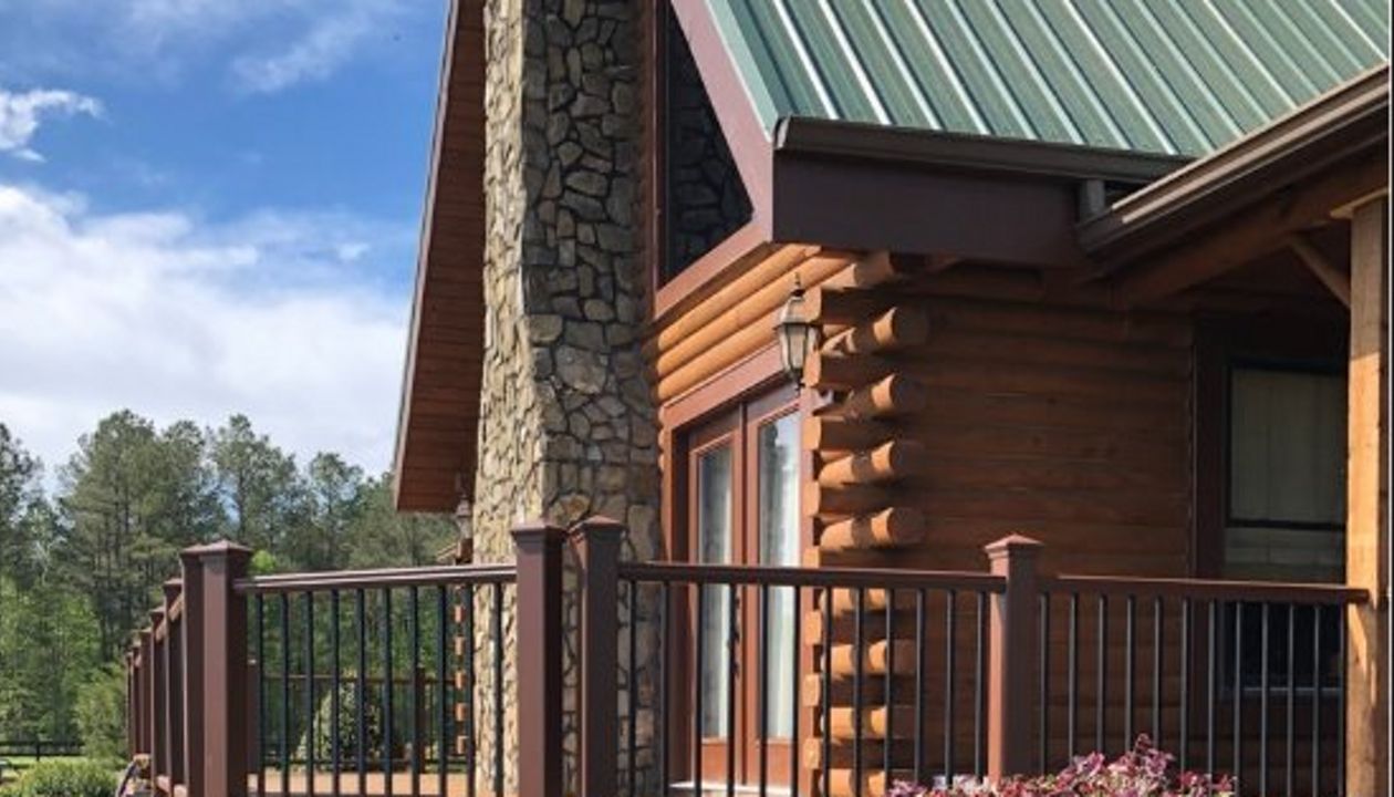 Side view of entrance for Trex Transcend Havana Gold deck with Transcend Fire Pit Railing and Fascia