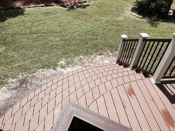 We love the way this Trex Decking just seems to flow right down these stairs.