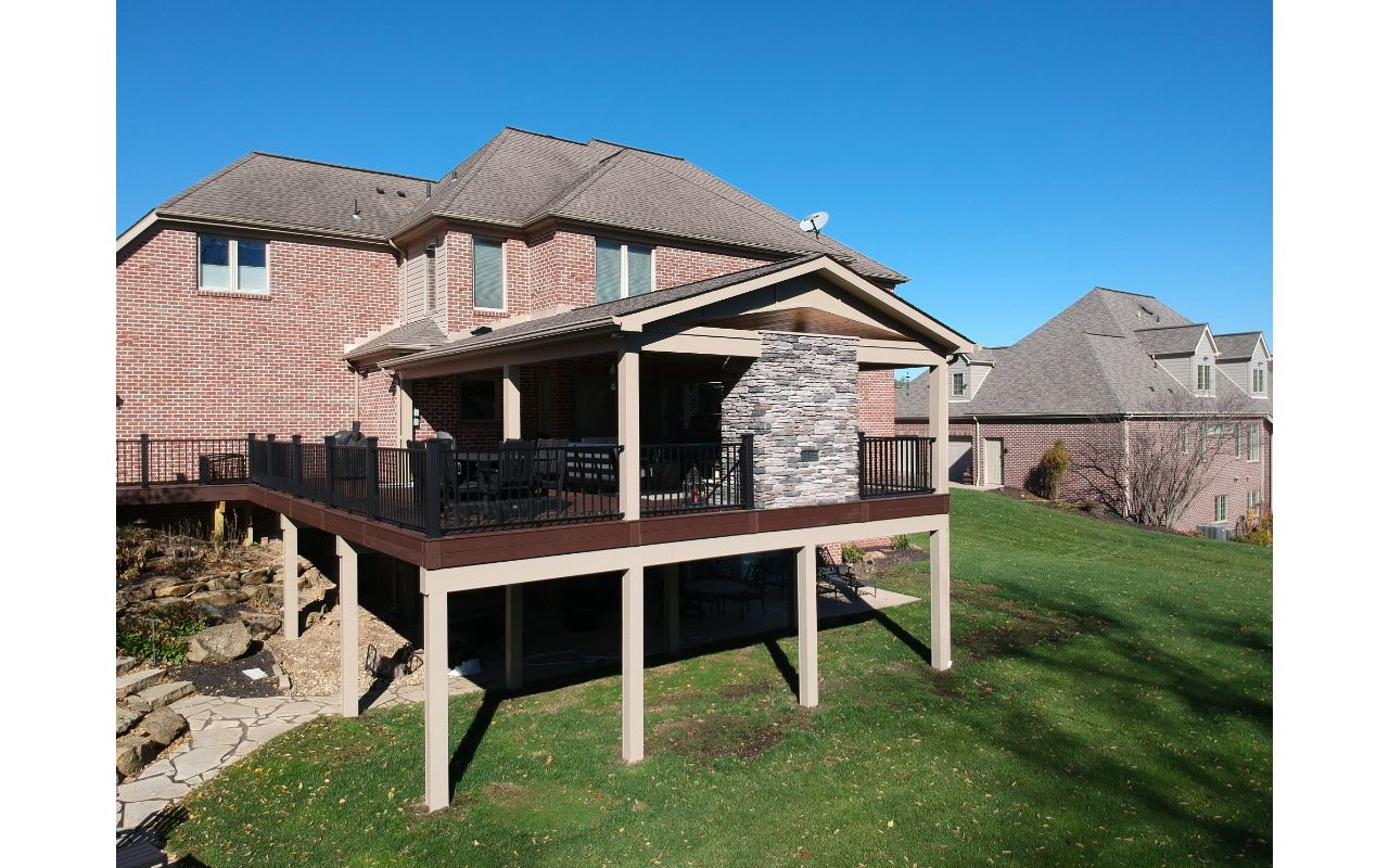 Partially Covered Vintage Lantern deck with Signature railing. Gas fireplace with stone veneer finish