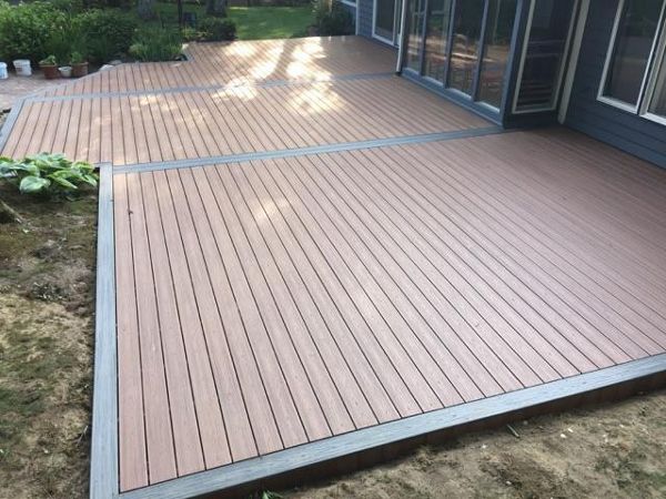 Saint James 1100 sq ft ground level deck