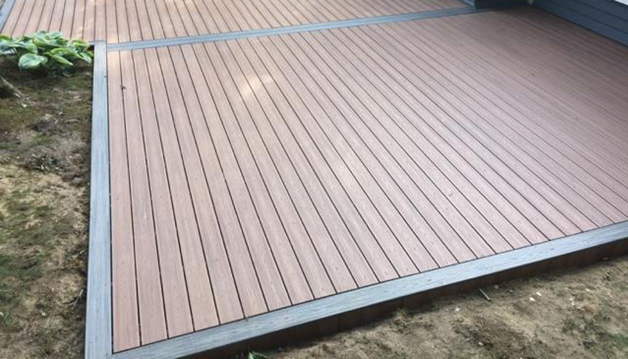 Saint James 1100 sq ft ground level deck