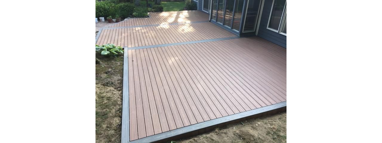 Saint James 1100 sq ft ground level deck