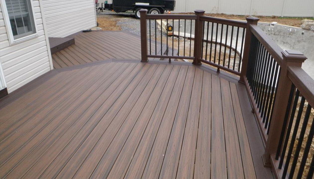 Trex Transcend Spice Rum Decking, Tree House Transcend Railing