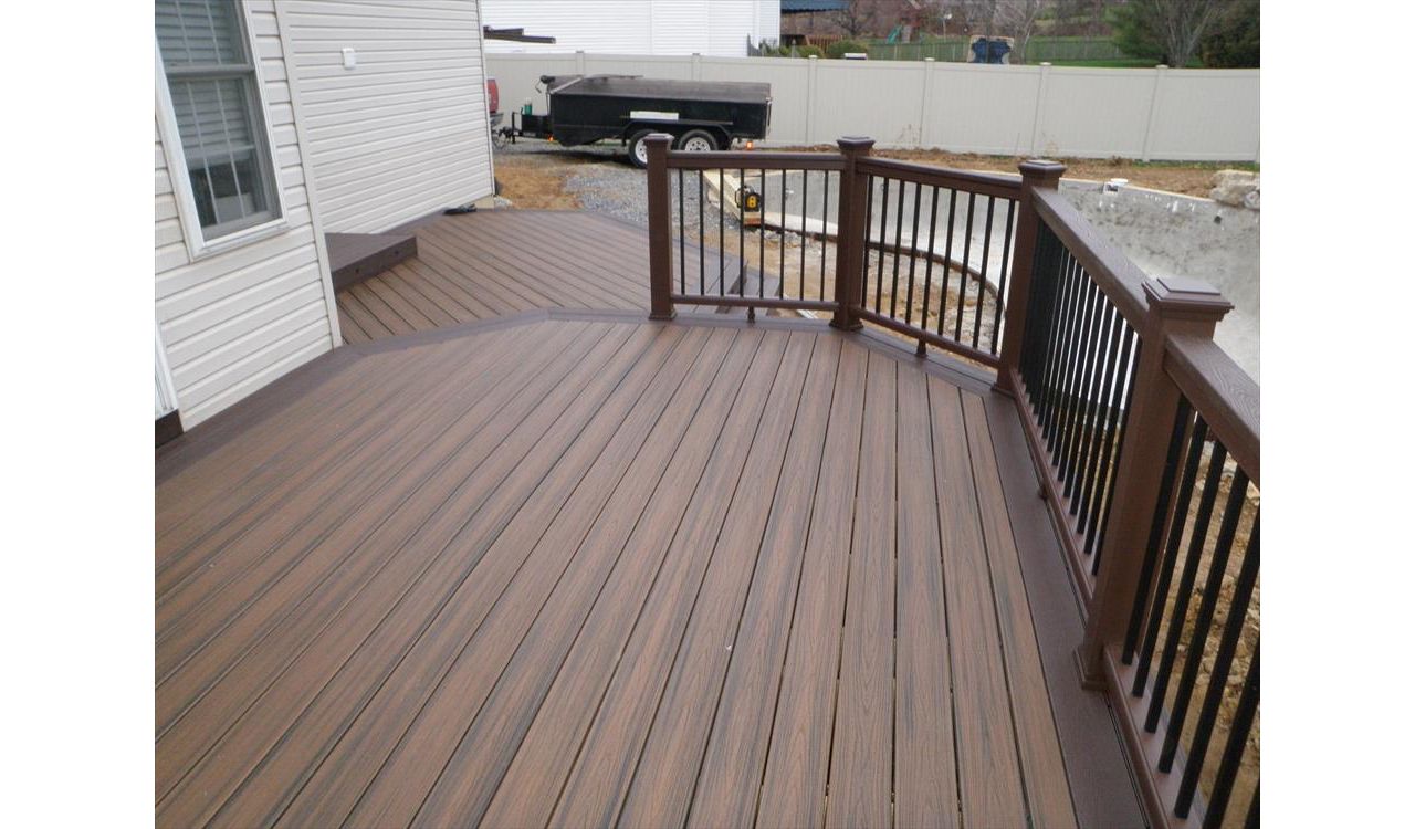 Trex Transcend Spice Rum Decking, Tree House Transcend Railing