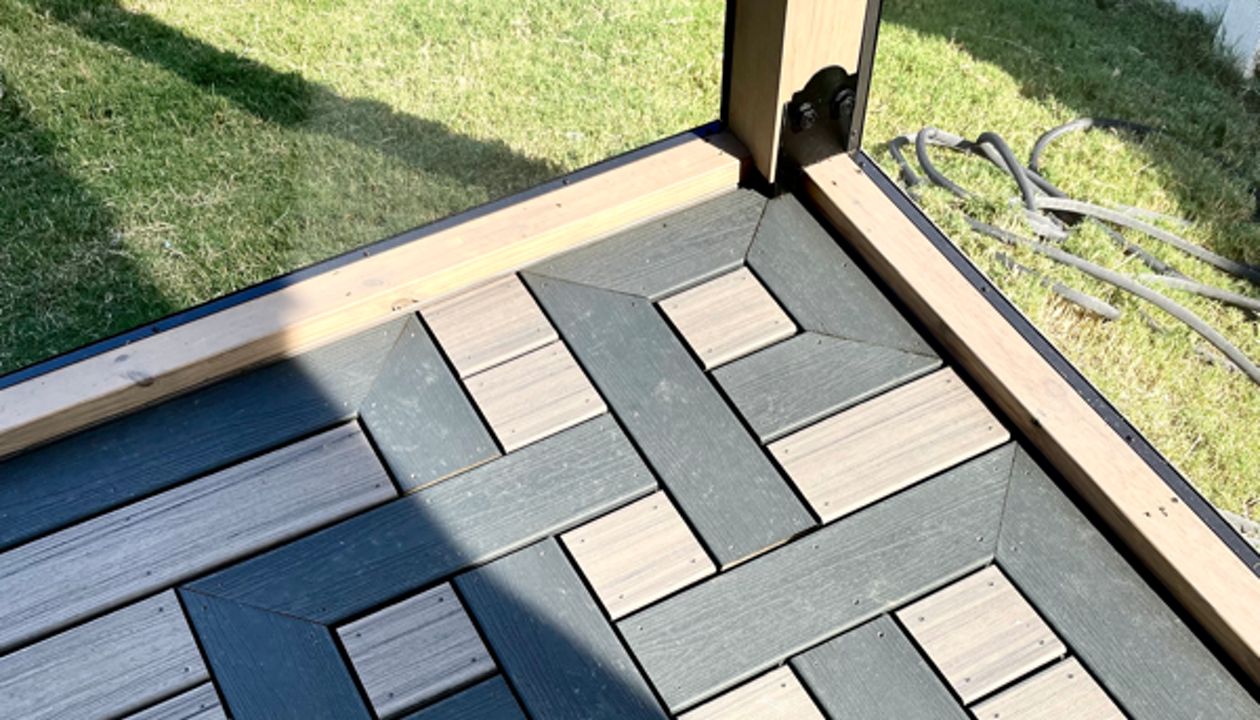 Clam Shell knot deck inlay.