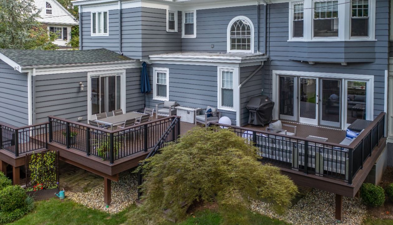 Trex Deck with Cocktail rail in South Orange