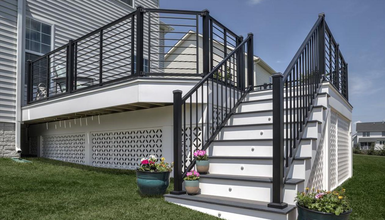 Trex Rod Rail with Trex Lattice