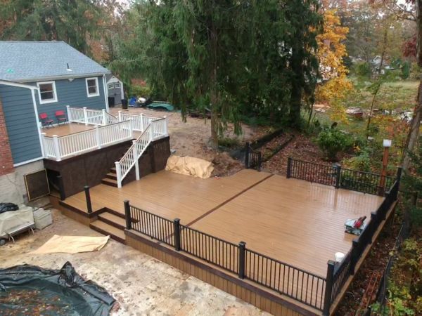 Multi level deck with Havana Gold and black Signature rails