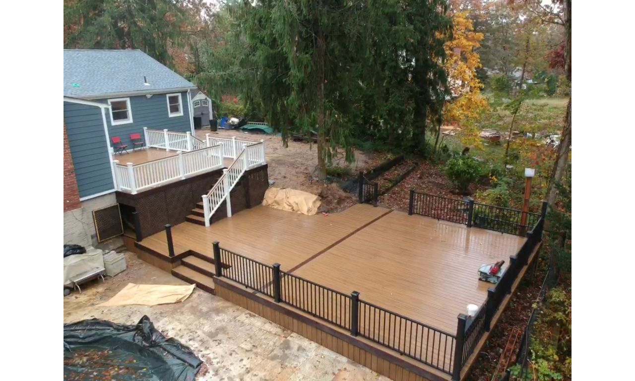 Multi level deck with Havana Gold and black Signature rails