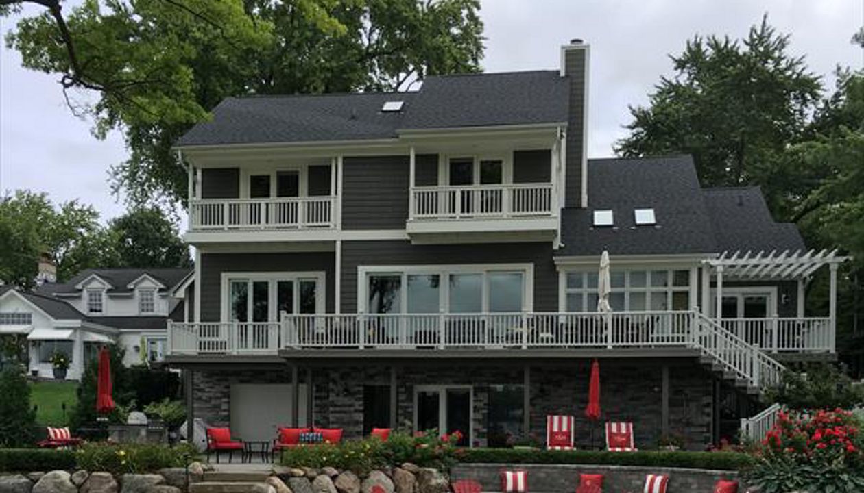 Trex Transcends deck on the lake in commerce