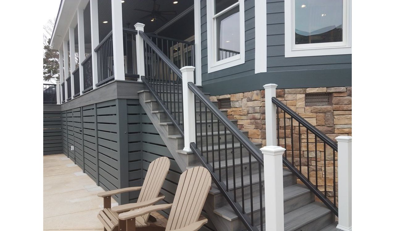 Trex Transcend Island Mist Decking with Black Trex Transcend Railing