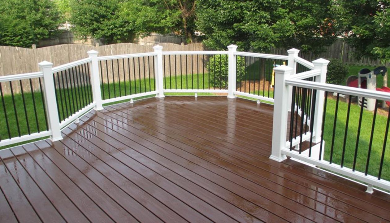 Trex Firepit White Rail Black Balusters