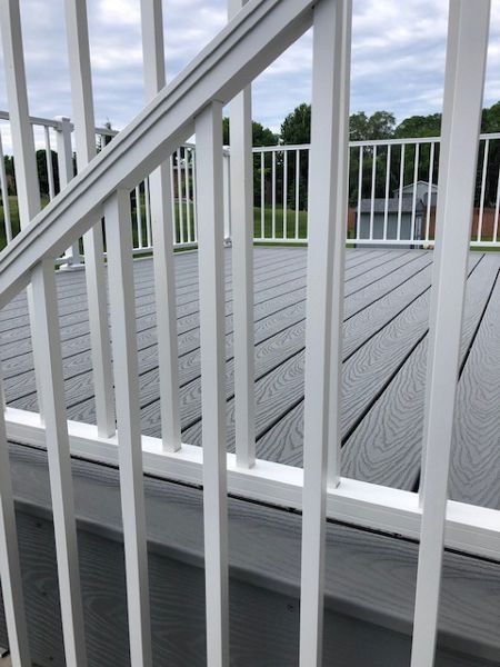 Select/Pebble Grey/Composite Decking with Trex/Signature/Aluminum Railing (white)