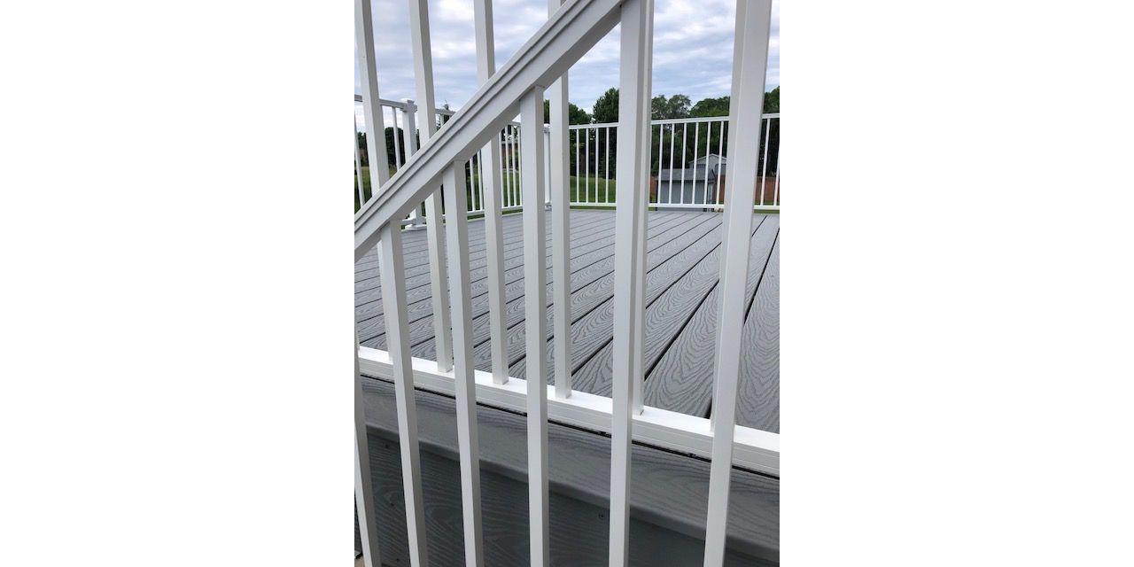 Select/Pebble Grey/Composite Decking with Trex/Signature/Aluminum Railing (white)