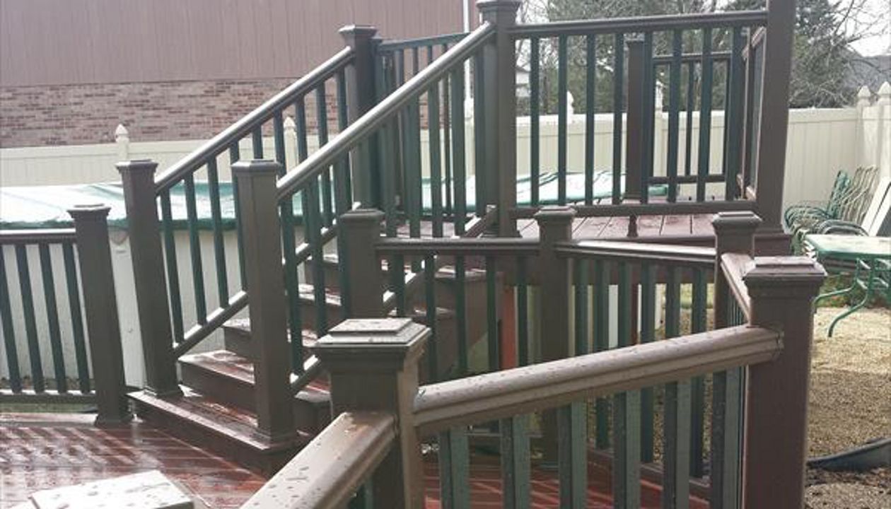 Trex Select decking in Madeira. Trex Transcend railing system in Vintage Lantern with Charcoal Black balusters.