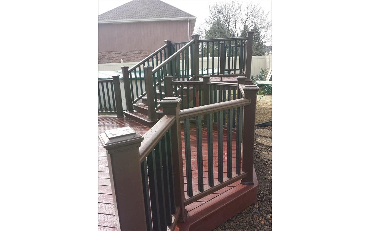 Trex Select decking in Madeira. Trex Transcend railing system in Vintage Lantern with Charcoal Black balusters.