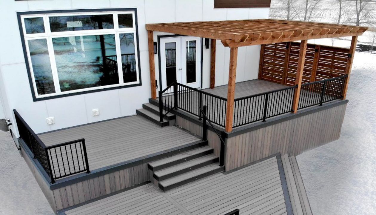 Tree-Tier Trex Enhance Naturals Deck With Rocky Harbour Decking & Clam Shell Fascia