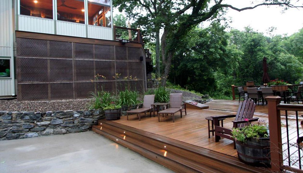 Havana Gold with spiced rum border. Tiki torch rail with black round balusters.