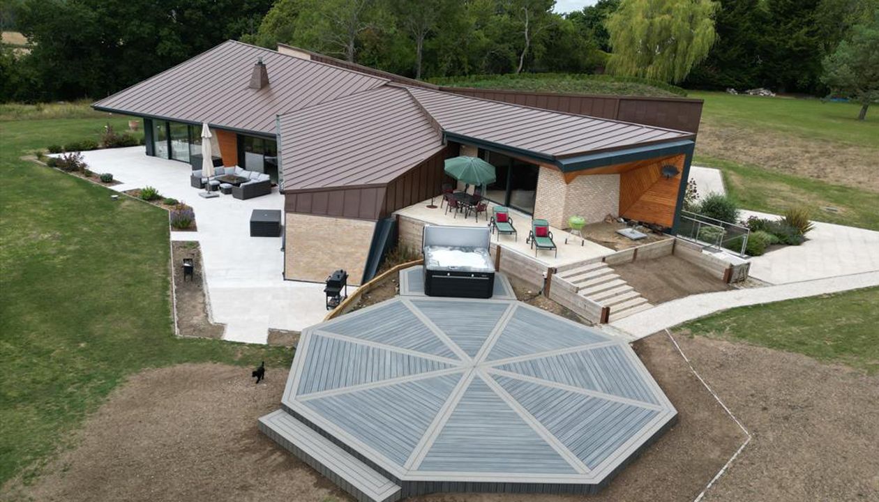 Trex Transcend Island Mist Octagon Decking, Double Picture Framed with Sixteen Gravel Path Boards meeting in the centre to become one.