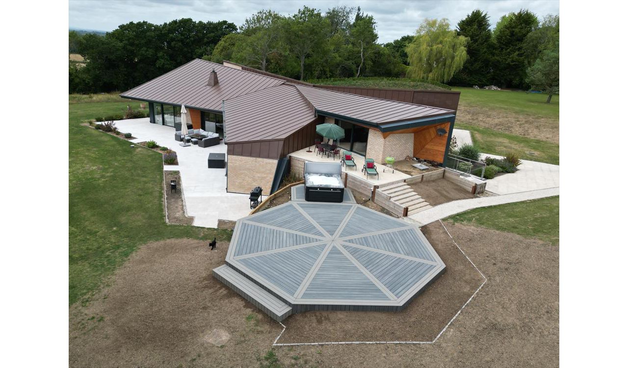 Trex Transcend Island Mist Octagon Decking, Double Picture Framed with Sixteen Gravel Path Boards meeting in the centre to become one.