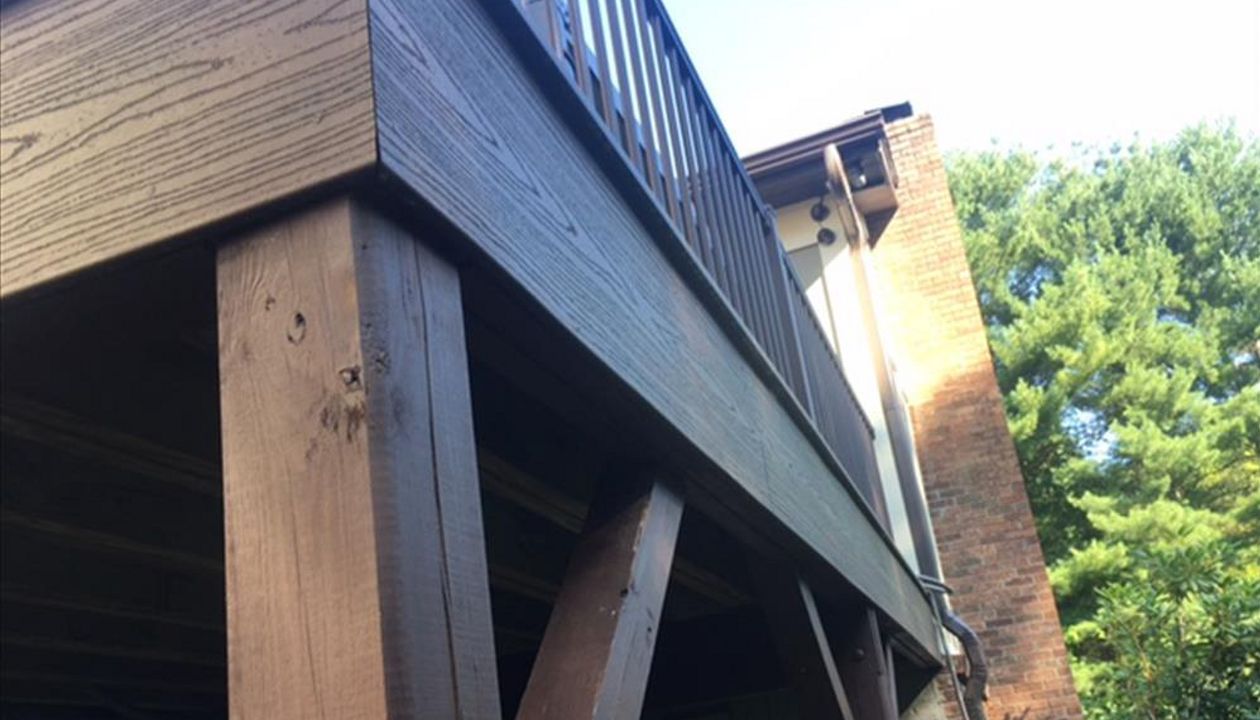 Trex Transcend Spiced Rum fascia finishes off this wonderful outdoor living space!