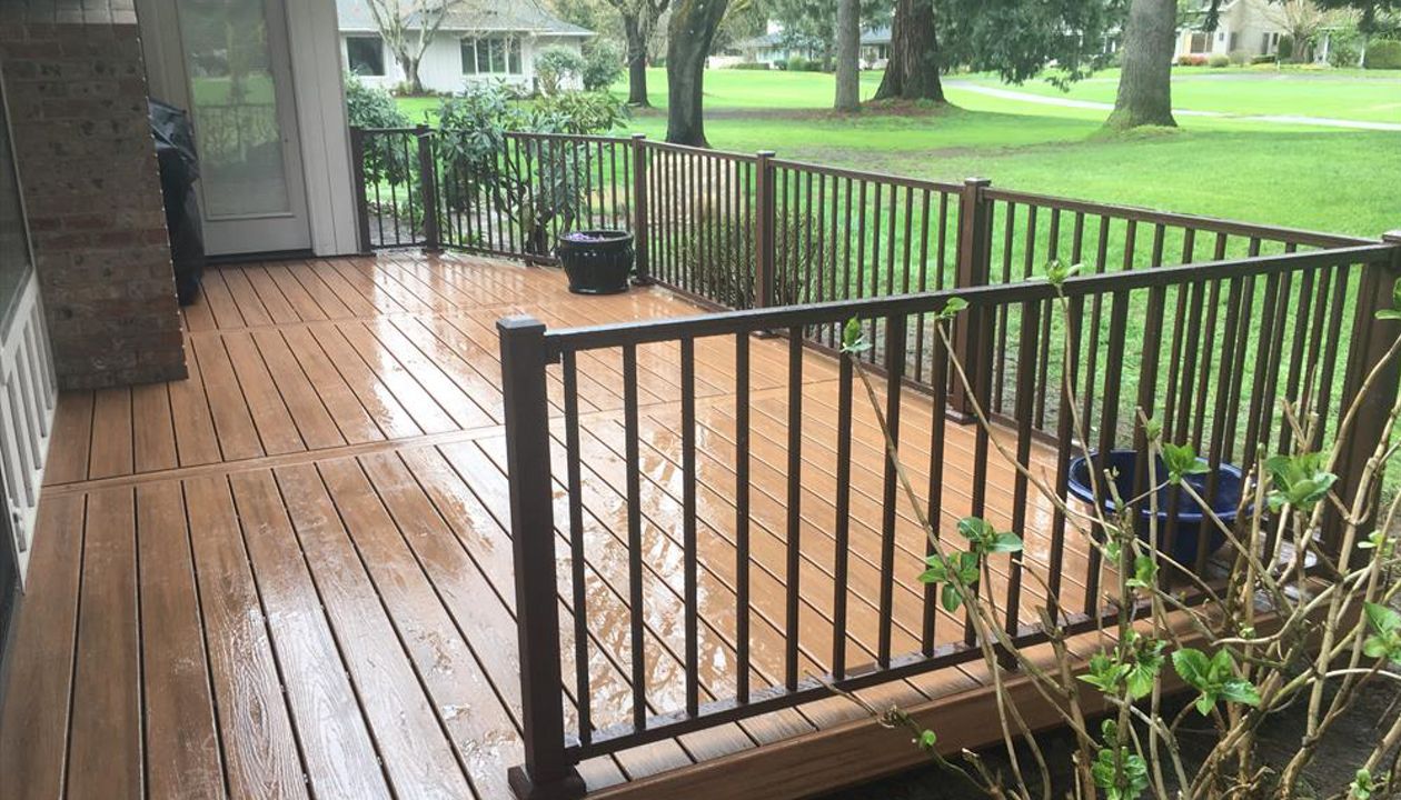 Spiced Rum decking with Signature aluminum rails