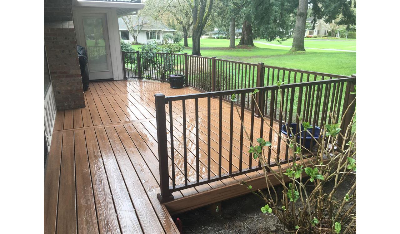 Spiced Rum decking with Signature aluminum rails