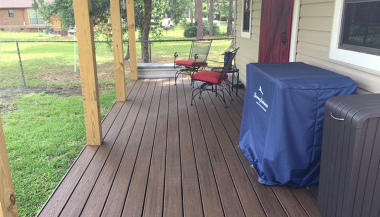 Trex Transcend porch area provides some great relaxing and entertaining room