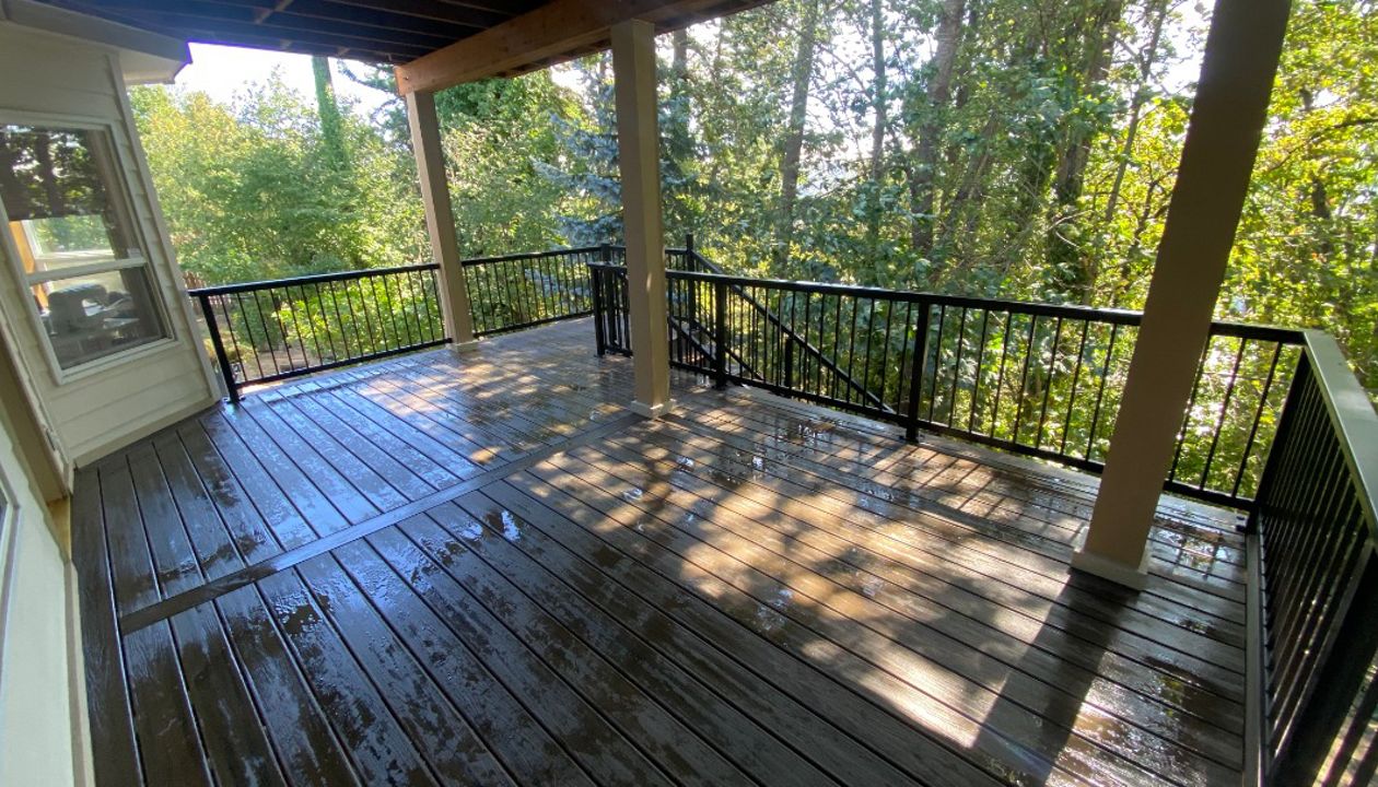 Coastal Bluff Trex Enhance. Trex Rain escape. Clackamas, Oregon