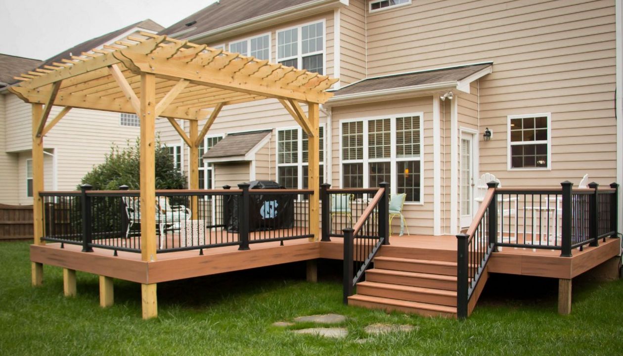 Trex Transcend Tiki Torch deck with Black Trex Transcend Railing.