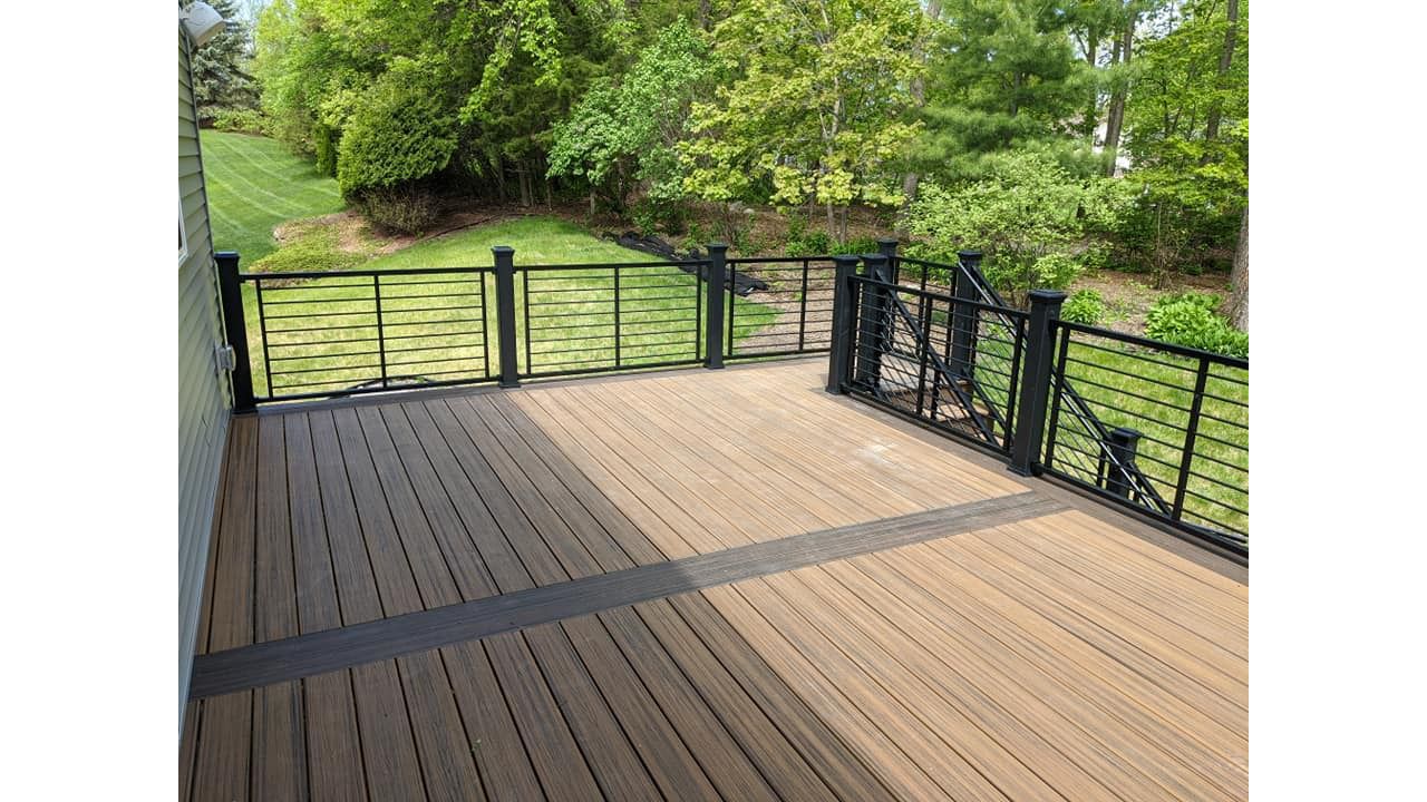 Trex deck with Trex Rod Rail in Eden Prairie Center Ribbon
