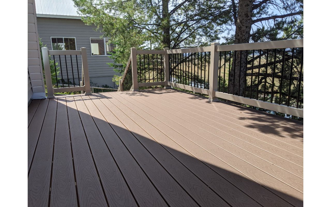 Trex Select Saddle deck