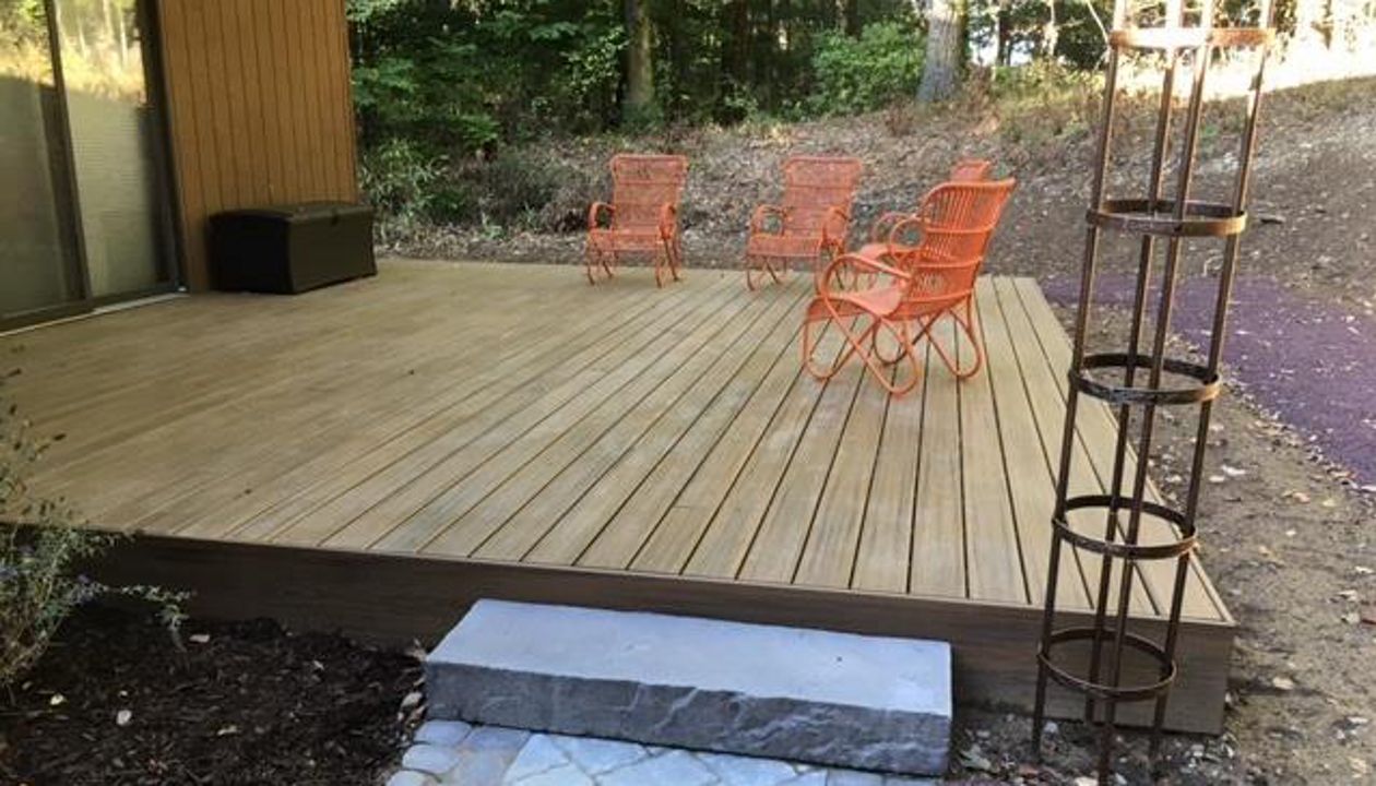 Trex Transcend Havanna Gold with Paver Patio