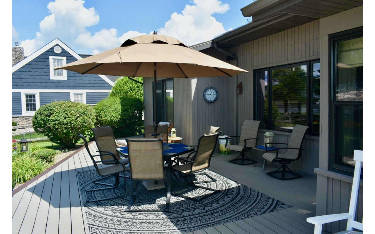 Custom Deck Builder serving Goshen, Elkhart, Granger, and surrounding areas.