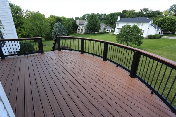 Custom Curved Trex Transend Decking and Railing
